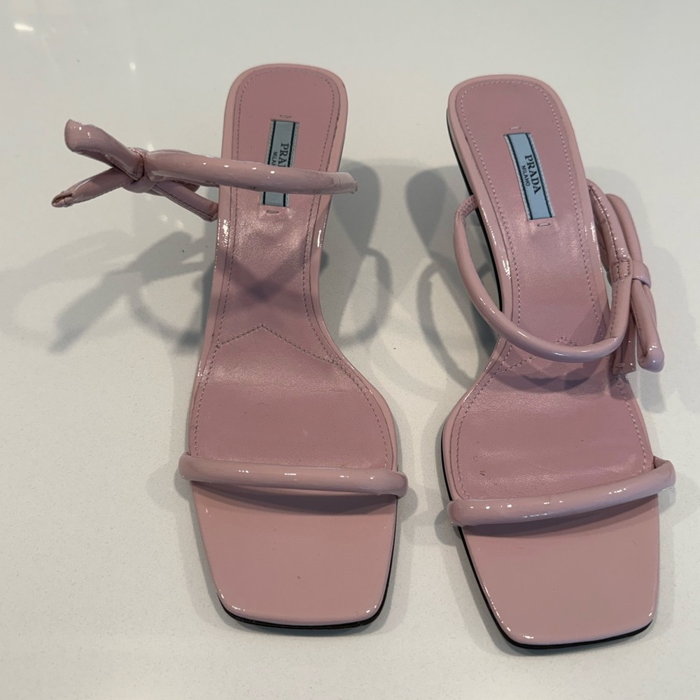 Prada pink bow shoes size 10